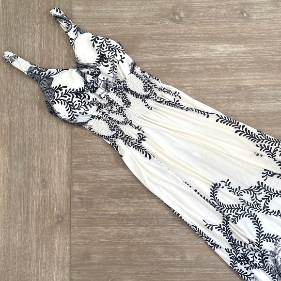 Dresses & Skirts - Black & White Maxi Summer Dress
